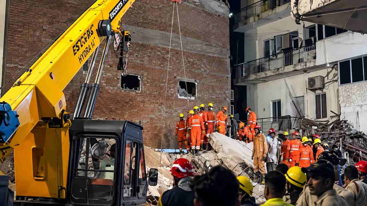 6 Dead After Building Collapses in Delhi's Satya Niketan 6 Dead After Building Collapses in Delhi's Satya Niketan