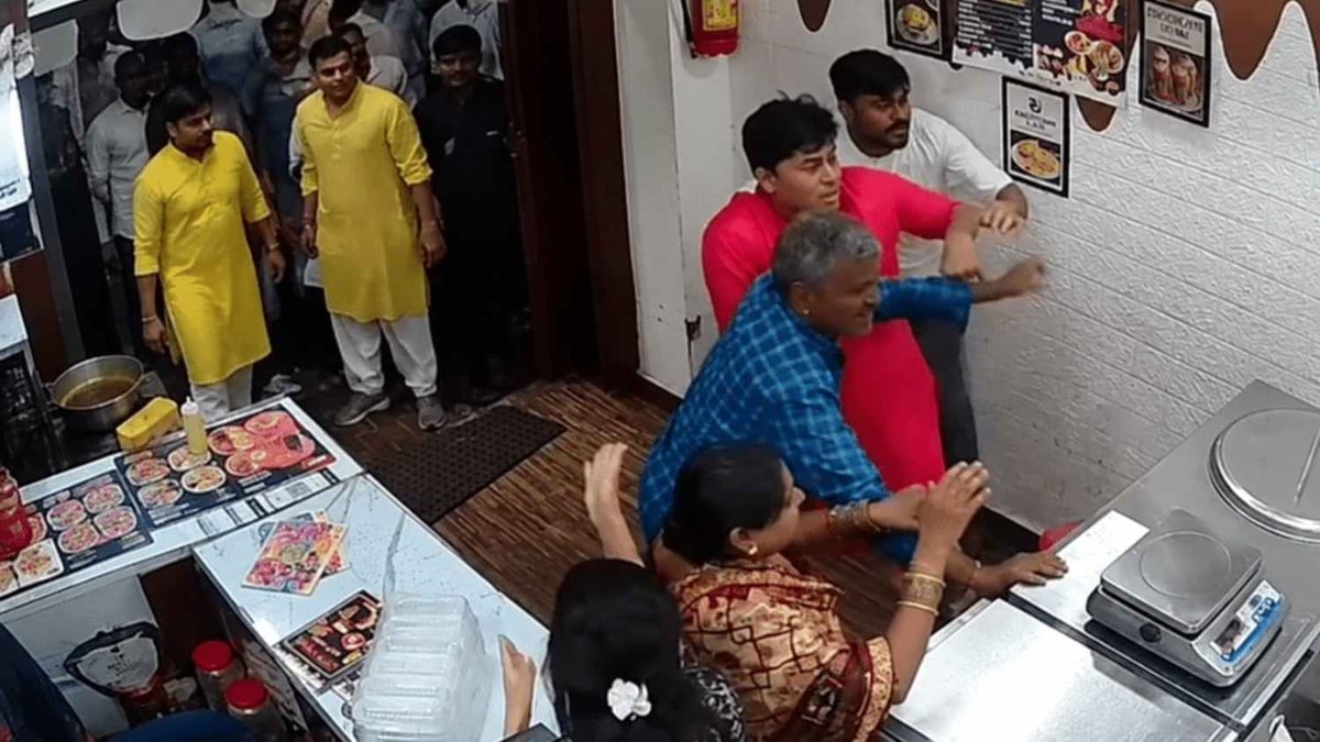 Shopkeeper Attacked During Ganeshotsav in Vadodara Shopkeeper Attacked During Ganeshotsav in Vadodara