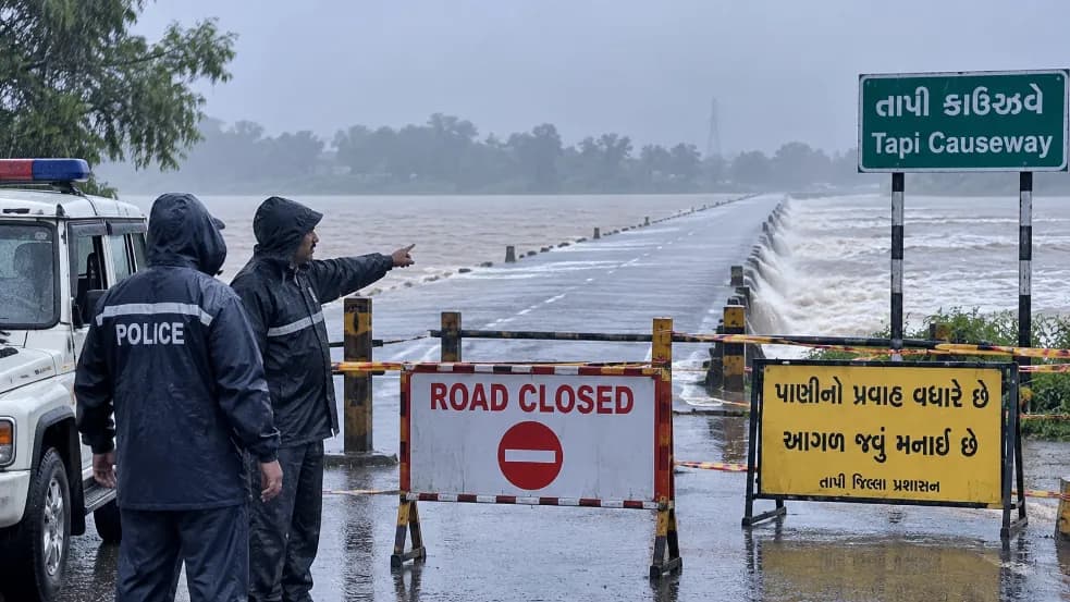 Heavy Rain in South Gujarat Closes Tapi Causeway