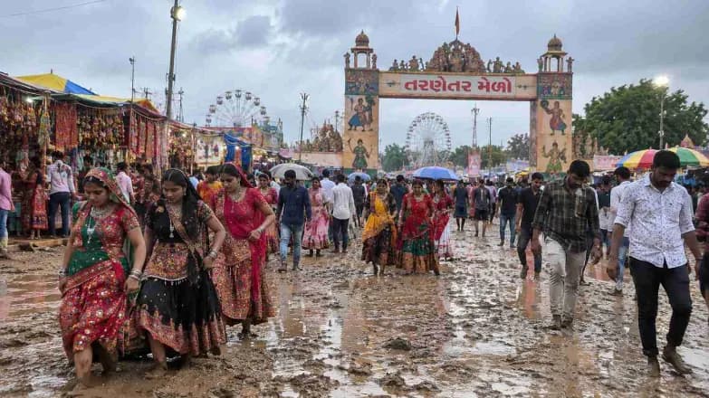 Tarnetar Fair Begins Amid Rain, Crowd Returns on Second Day Tarnetar Fair Begins Amid Rain, Crowd Returns on Second Day