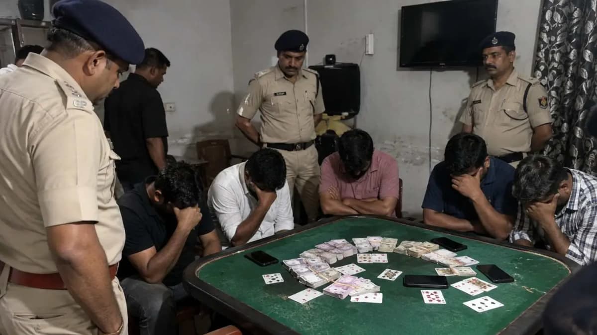 Police Raid Gambling Den in Surat Dindoli, 7 Arrested Police Raid Gambling Den in Surat Dindoli, 7 Arrested