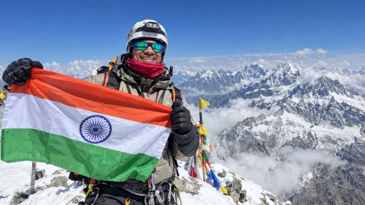Vadodara's Hitesh Patel Scales Two Peaks Above 6000 Metres Vadodara's Hitesh Patel Scales Two Peaks Above 6000 Metres