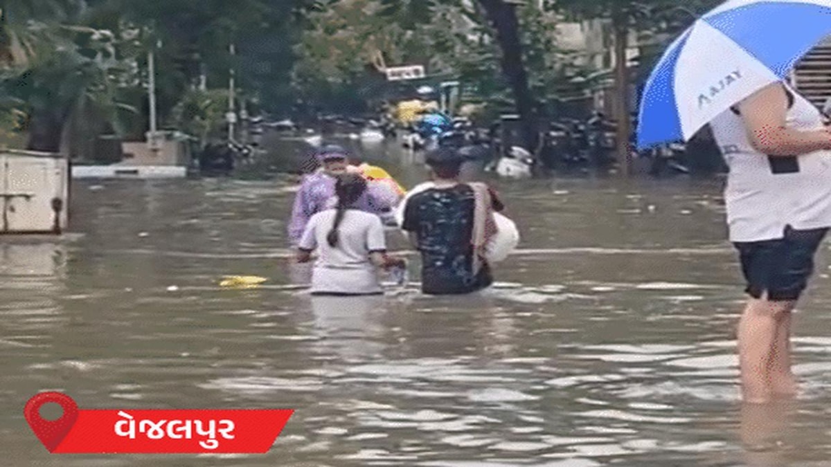 Heavy Rainfall Disrupts Life in Ahmedabad, Residents Frustrated Heavy Rainfall Disrupts Life in Ahmedabad, Residents Frustrated