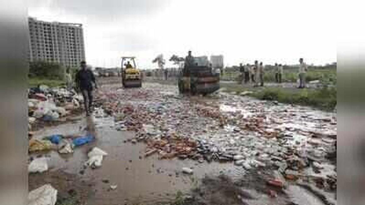 Destruction of 20,000 Bottles of Liquor in Surat, Loss of Rs 23.60 Lakh Destruction of 20,000 Bottles of Liquor in Surat, Loss of Rs 23.60 Lakh