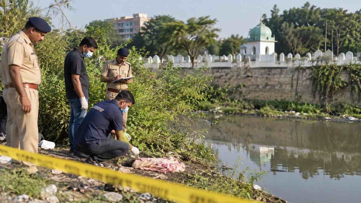 Newborn Baby Girl Found Dead in Creek Near Cemetery in Sachin, Police Probe Underway Newborn Baby Girl Found Dead in Creek Near Cemetery in Sachin, Police Probe Underway