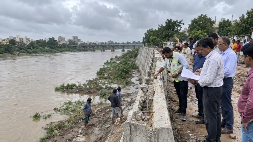 Concerns Raised Over Irregularities in Flood Protection Wall in Rajkot Concerns Raised Over Irregularities in Flood Protection Wall in Rajkot