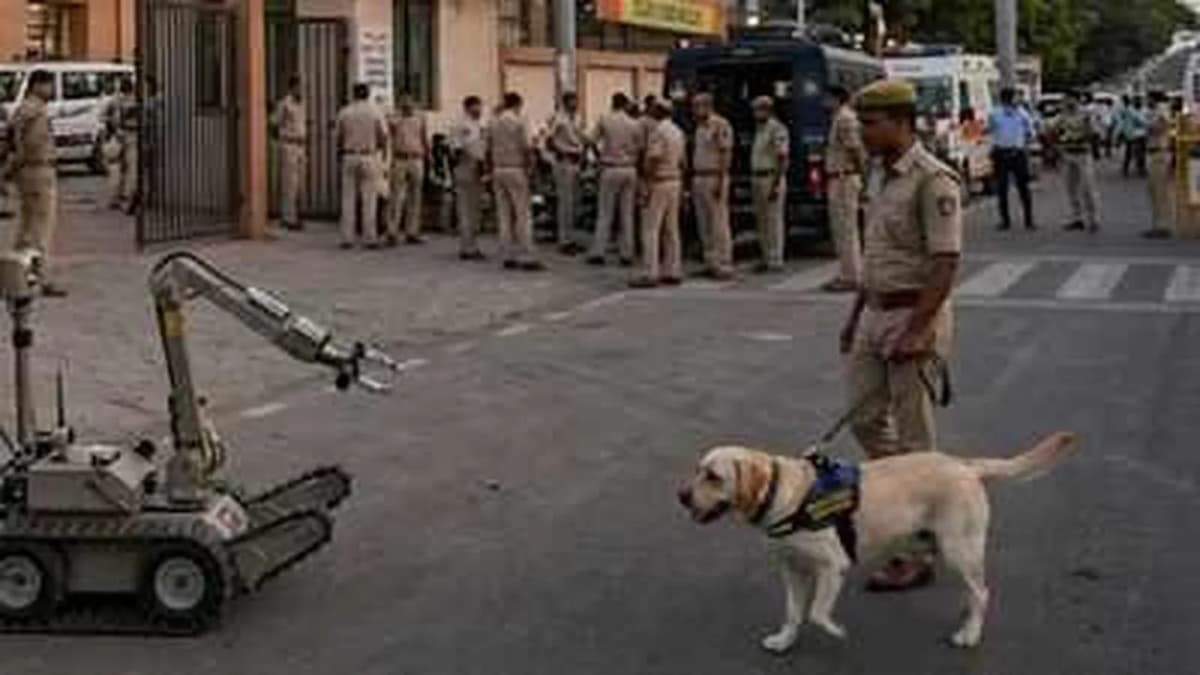 Gujarat Police Receive Bomb Threat to Somnath Temple and BJP Offices Gujarat Police Receive Bomb Threat to Somnath Temple and BJP Offices
