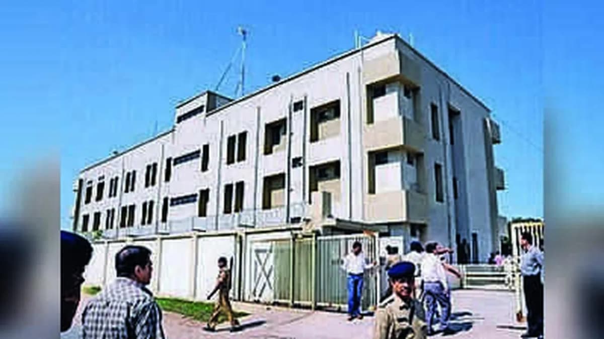 Ahmedabad ATS Office Gets 20 Meter No Parking Zone Ahmedabad ATS Office Gets 20 Meter No Parking Zone