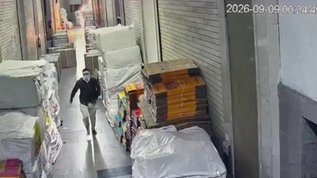 Vinod Savle Arrested in Surat's Shyam Sangini Market Fire Incident Vinod Savle Arrested in Surat's Shyam Sangini Market Fire Incident