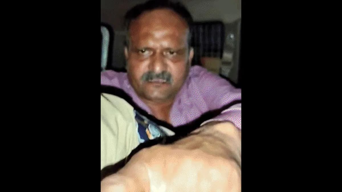 Police Officer's Drunk Driving Accident Injures Two in Ahmedabad