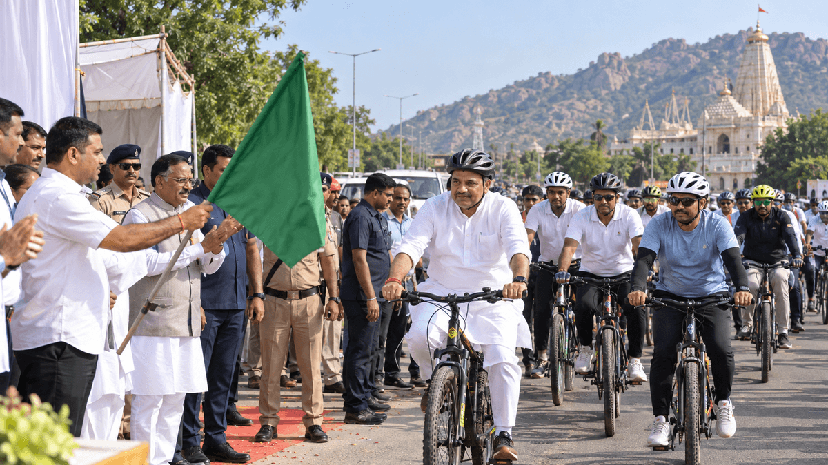 Minister Pravin Mali Starts Bicycle Journey from Disa to Ambaji Minister Pravin Mali Starts Bicycle Journey from Disa to Ambaji