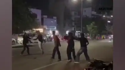 Clash Between Two Groups Near Uma Char Rasta in Vadodara, Video Goes Viral Clash Between Two Groups Near Uma Char Rasta in Vadodara, Video Goes Viral