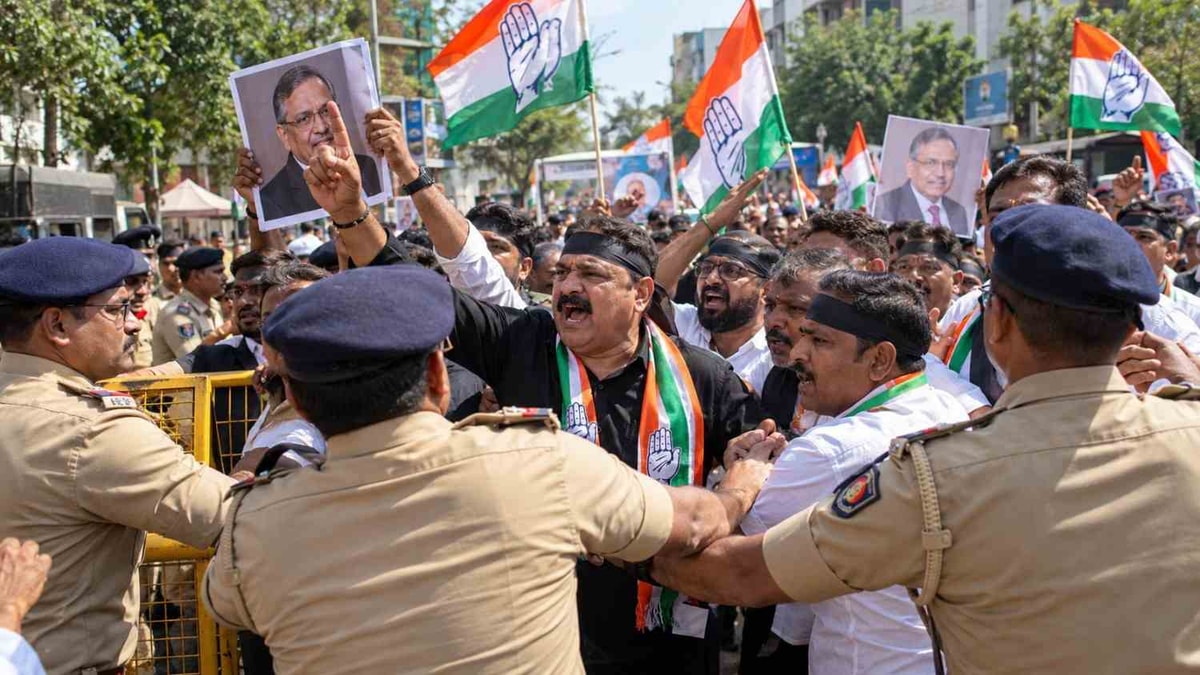 Congress Protests Across Gujarat, Demands Gyanesh Kumar Resignation Congress Protests Across Gujarat, Demands Gyanesh Kumar Resignation
