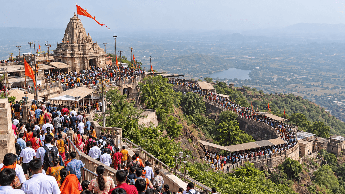 Heavy Devotee Rush at Pavagadh Mahakali Temple Before Navratri, Crowds on Champaner-Machi Route Heavy Devotee Rush at Pavagadh Mahakali Temple Before Navratri, Crowds on Champaner-Machi Route