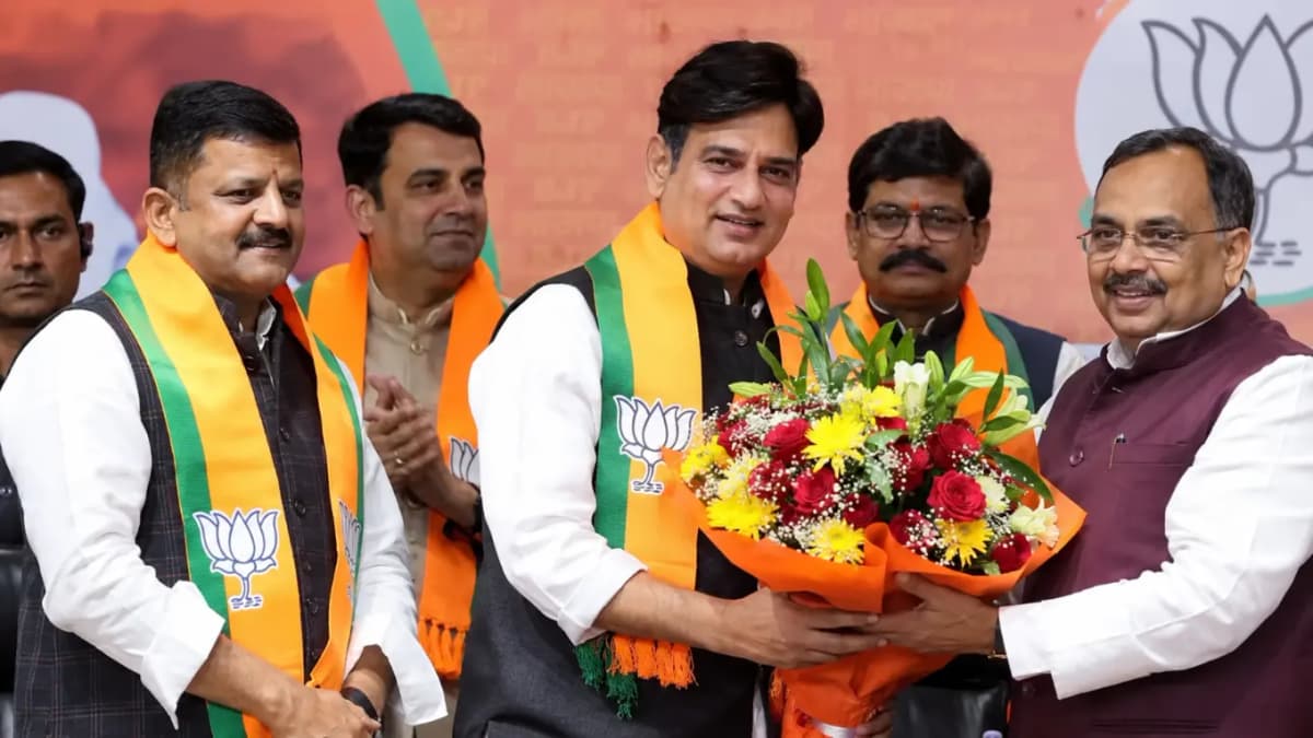 Akhilesh Yadav Faces Setback as Three Rebel MLAs, Including Abhay Singh, Join BJP in Uttar Pradesh Akhilesh Yadav Faces Setback as Three Rebel MLAs, Including Abhay Singh, Join BJP in Uttar Pradesh