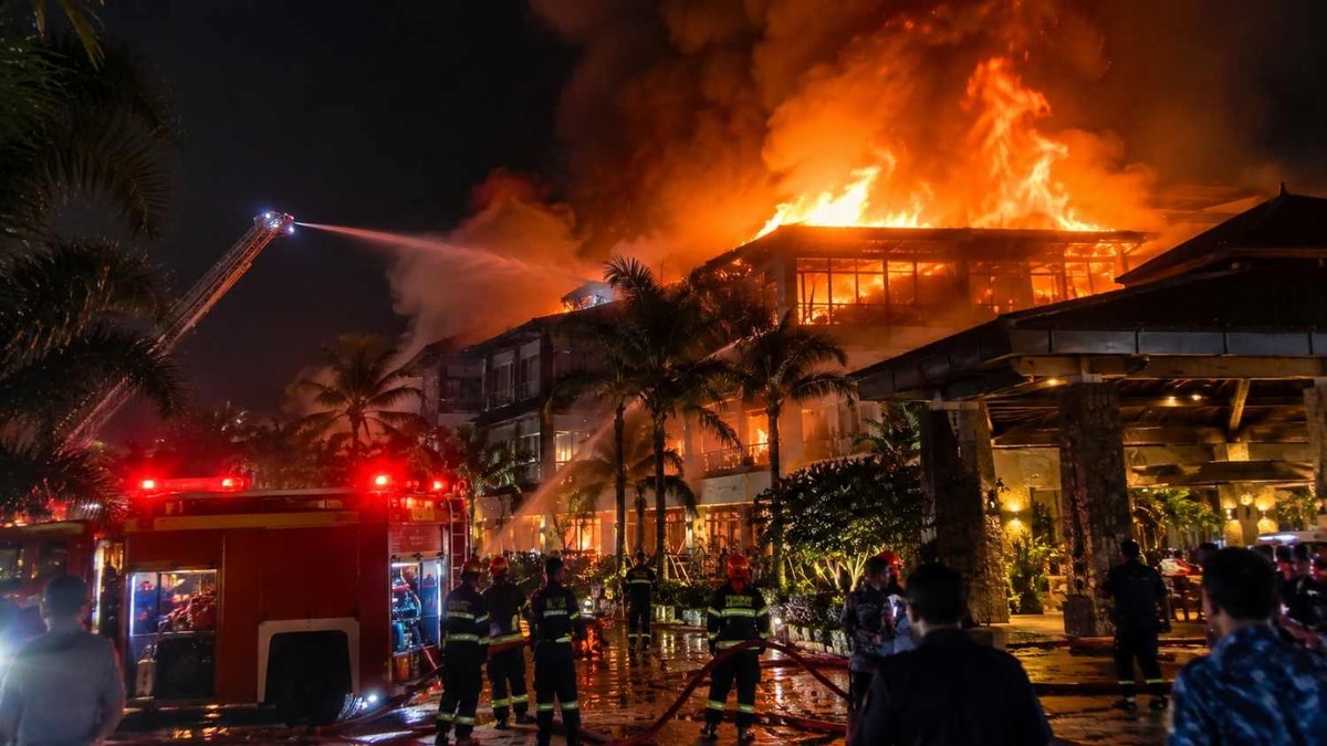10 Killed in Fire at Bangladesh Beach Resort 10 Killed in Fire at Bangladesh Beach Resort