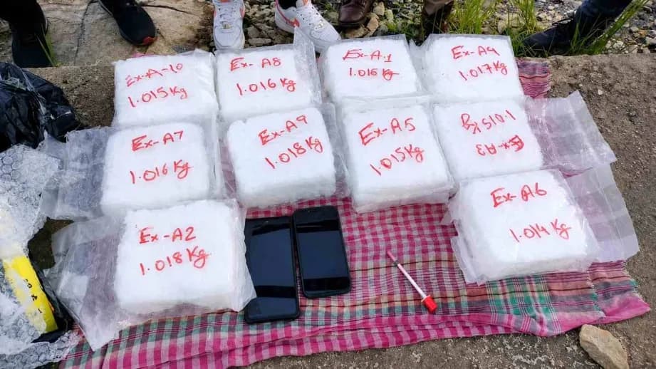 Drugs Worth Rs 25 Crore Seized Near Ahmedabad Toll Plaza, Three Held Drugs Worth Rs 25 Crore Seized Near Ahmedabad Toll Plaza, Three Held