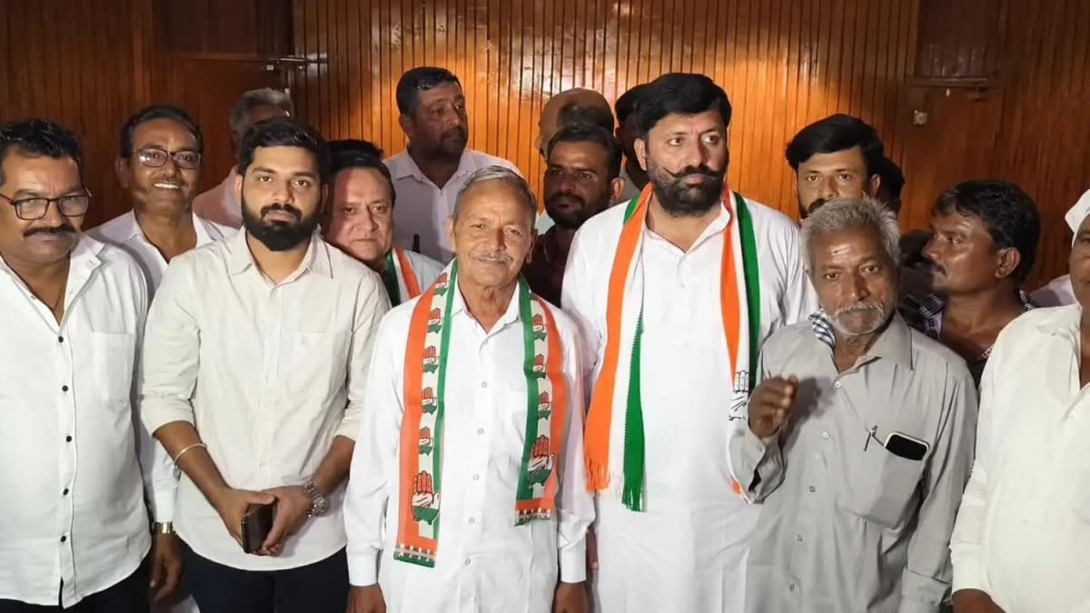 Former MLA J.D. Solanki Leaves BJP, Joins Congress Former MLA J.D. Solanki Leaves BJP, Joins Congress