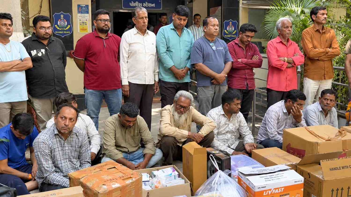 Rajkot Crackdown: 17 Fake Doctors Arrested Rajkot Crackdown: 17 Fake Doctors Arrested