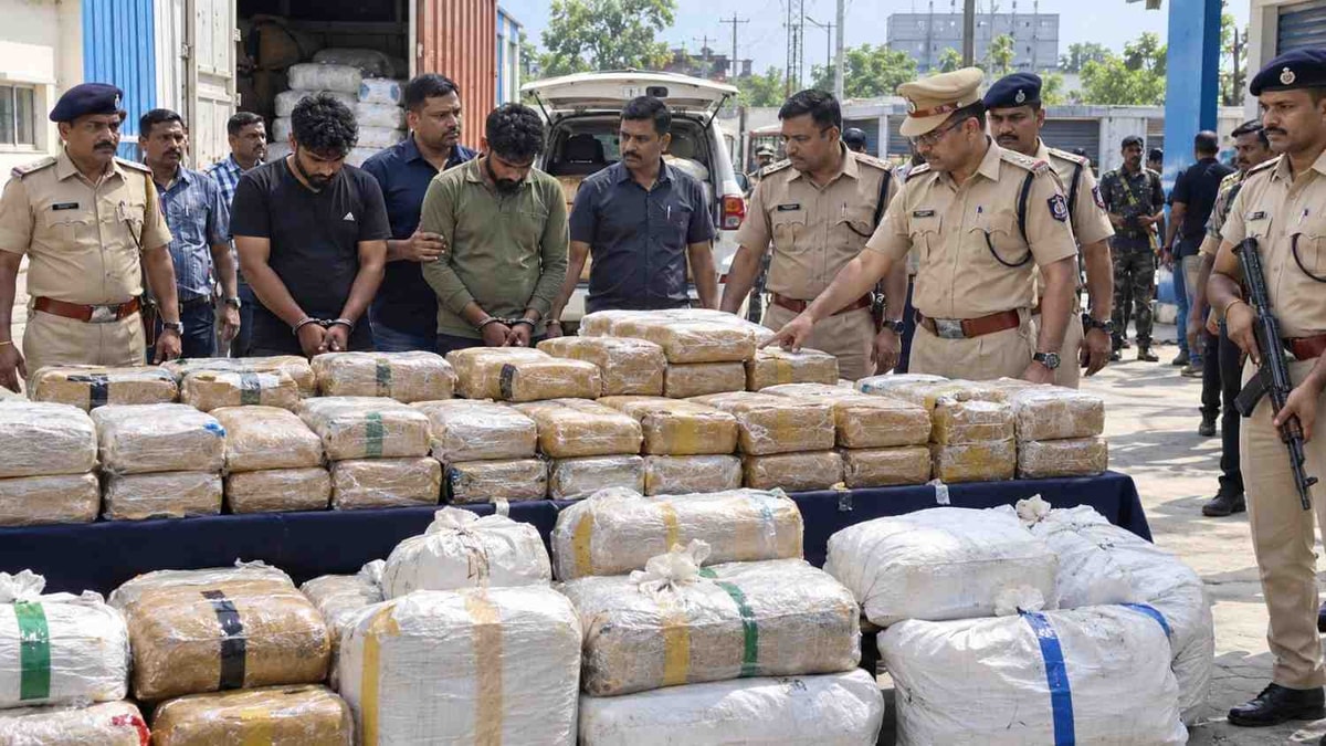 Vapi Drug Bust: Two Arrested in ₹12 Crore Case Vapi Drug Bust: Two Arrested in ₹12 Crore Case